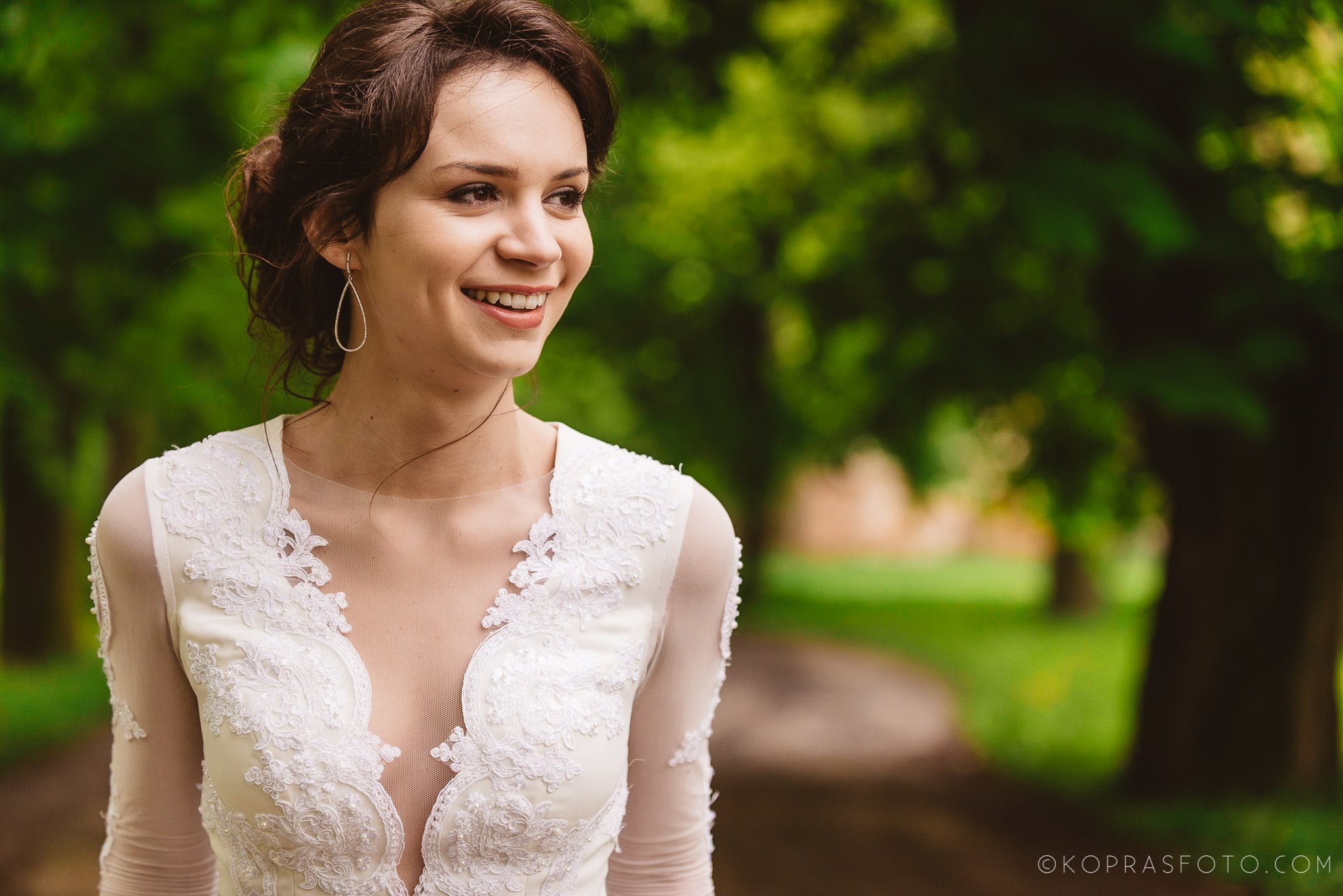 piękna Panna Młoda, www.koprasfoto.com, Elegancka sesja ślubna, ponadczasowe zdjęcia Jeszcze raz chcielibyśmy tam pojechać, Koprasfoto wykonali Sesja plenerowa w Łubiążu z Asią i Łukaszem, fantastyczne miejsce koło Wrocławia, niesamowite wnętrza w Klasztorze CystersówSesja plenerowa w Łubiążu z Asią i Łukaszem, fantastyczne miejsce koło Wrocławia, niesamowite wnętrza klasztoru cystersów, sesja ślubna tam to marzenie, przepiękne sufity