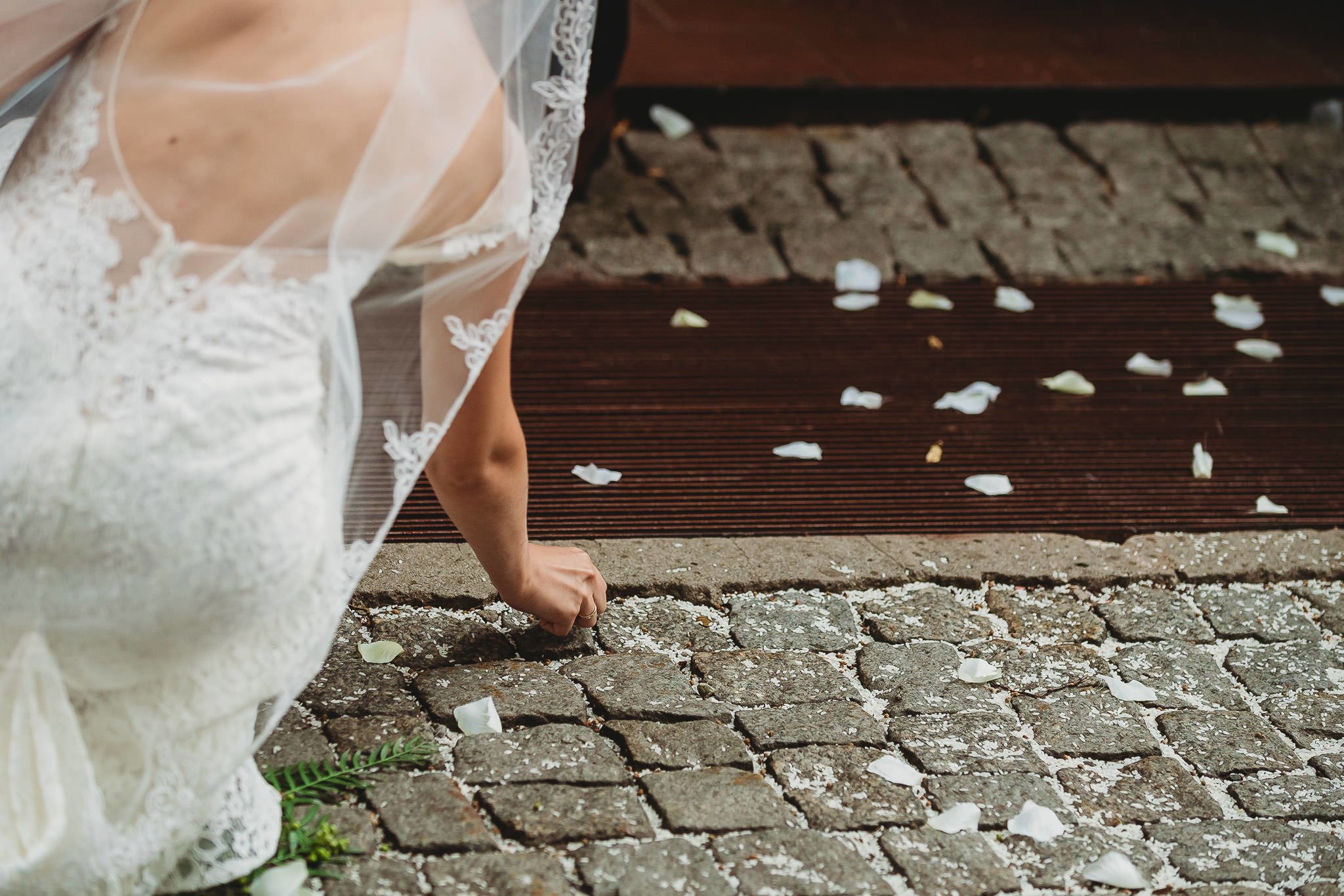 Płacz, łzy, śmiech, szał mieszanka wybuchowych emocji na niezapomnianym ślubie w Jaocinie| fotograf ślubny Konin 210