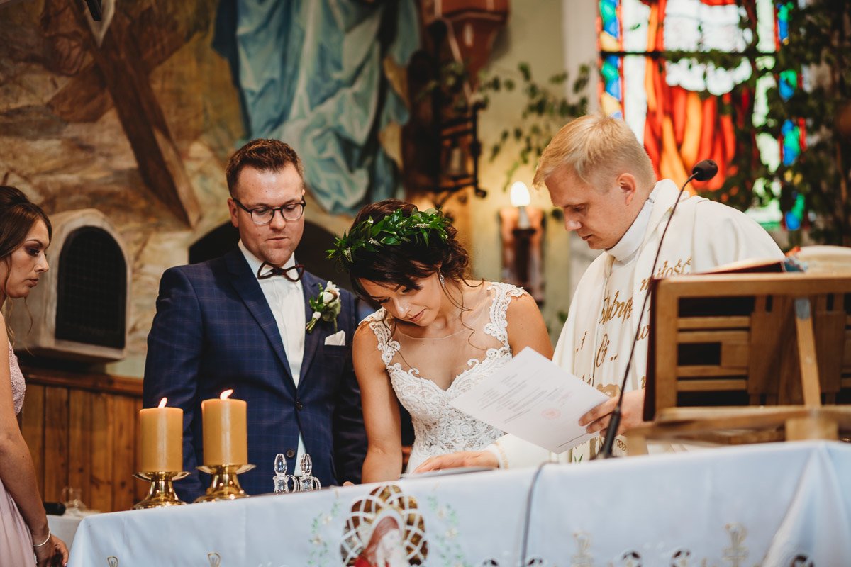 Mustangiem do ślubu! Plener ślubny Asi i Tomka - Kolorowe Jeziorka. 101