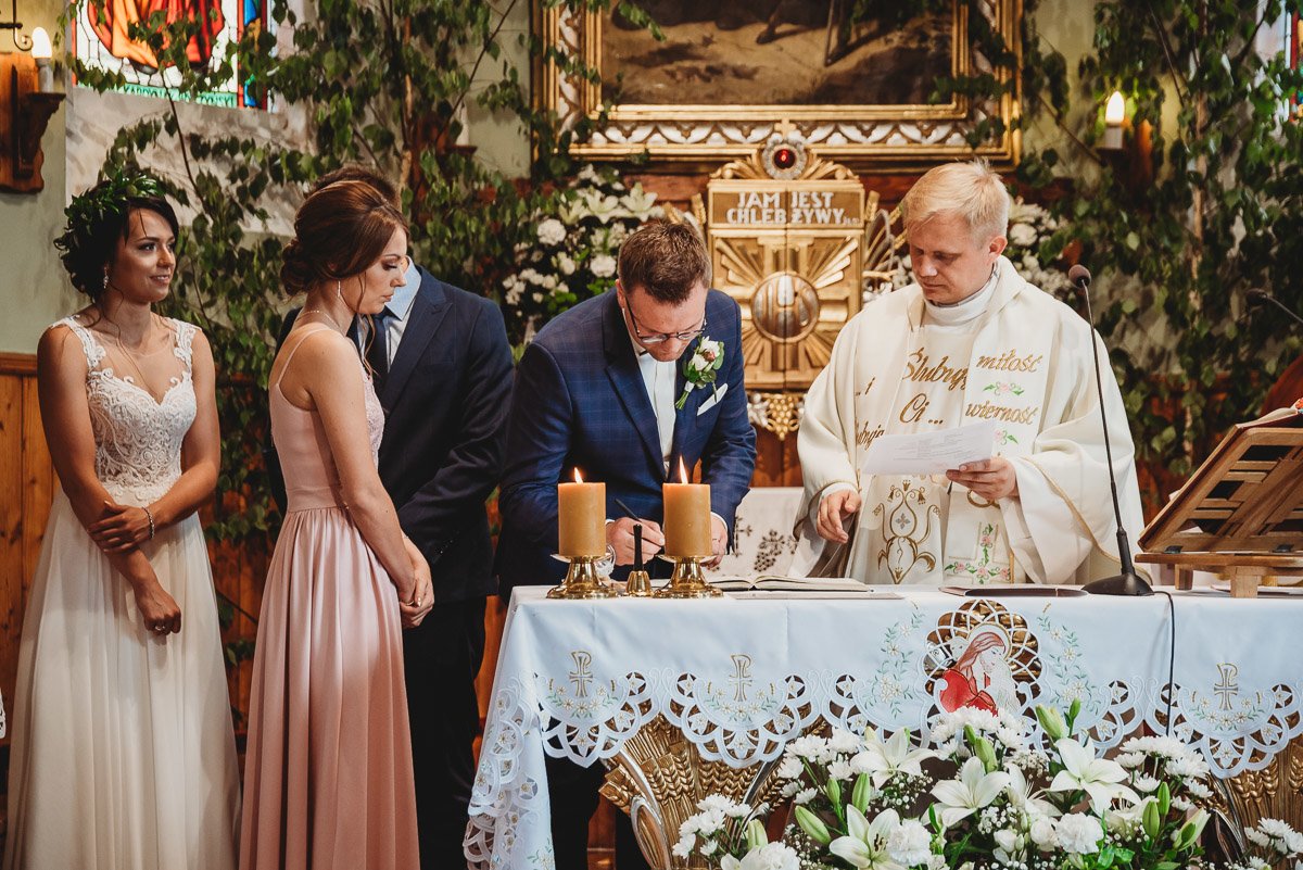 Mustangiem do ślubu! Plener ślubny Asi i Tomka - Kolorowe Jeziorka. 103