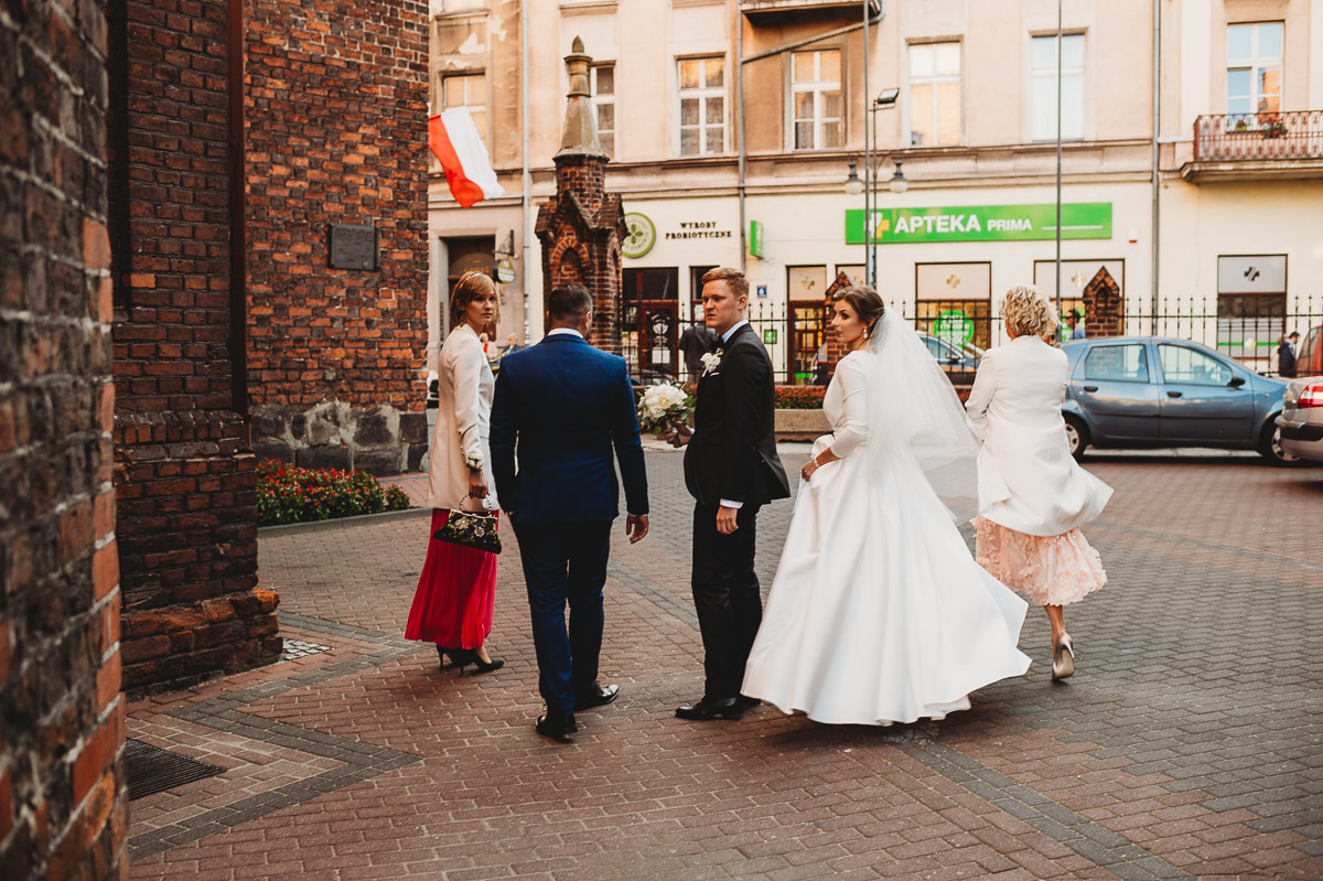 Dorota i Tomasz-wesele Hotel Kristoff Kalisz, sesja ślubna w Lubiążu 111