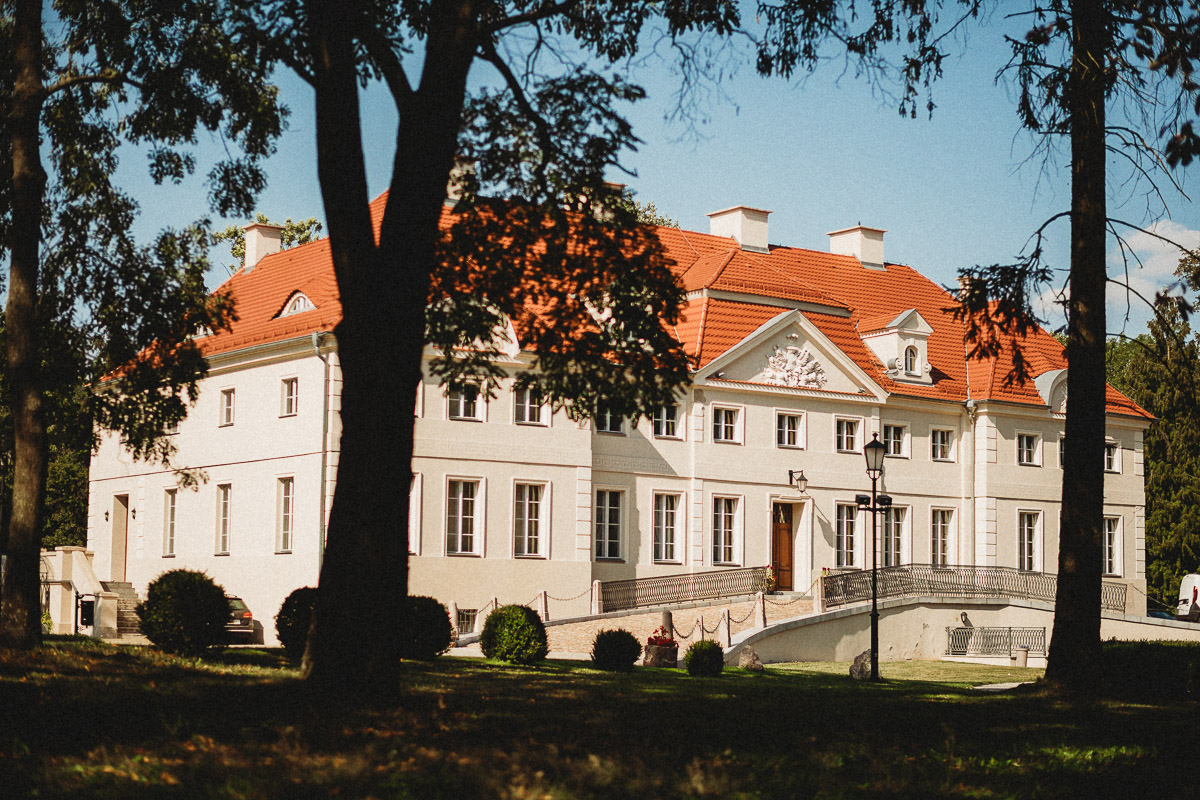 Ślub plenerowy Ani i Mateusza w Pałacu w Gułtowach koło Poznania 3